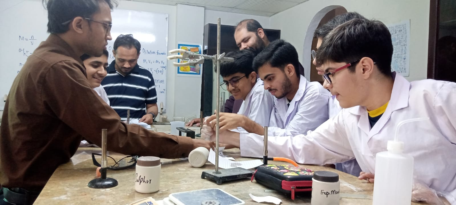 Horizon High students working in a science lab